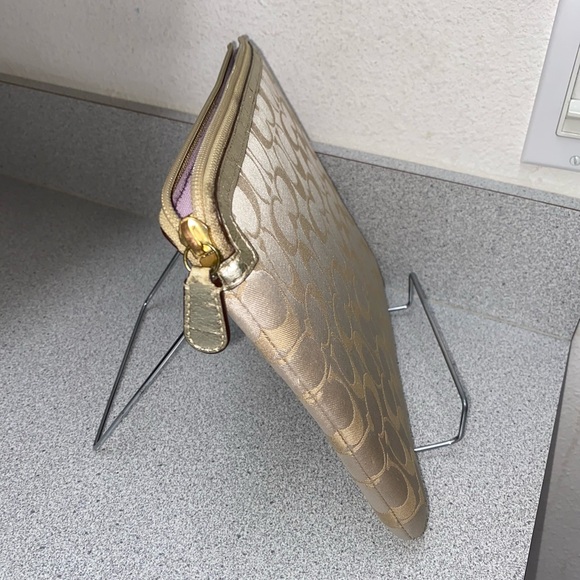 Coach Poppy Appliqué Khaki Tablet/iPad Sleeve EUC - Picture 3 of 16